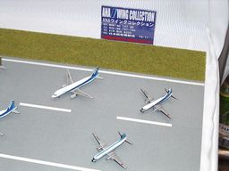 F-toys. 1/500 ANA Wing Collection 2, Airbus A320 (Left-1), NAMC YS-11 (Right-2)